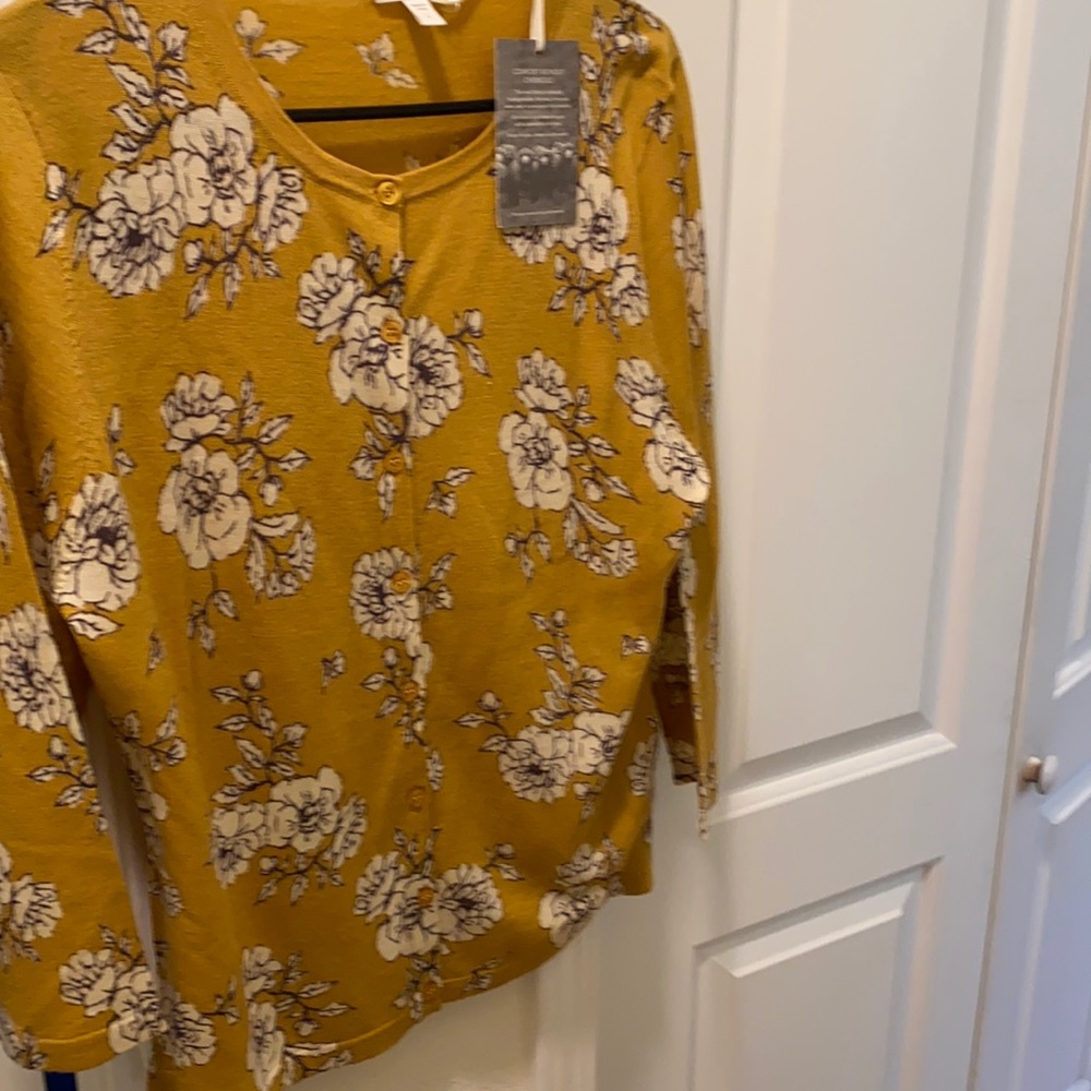 Cute gold flowered cardiga